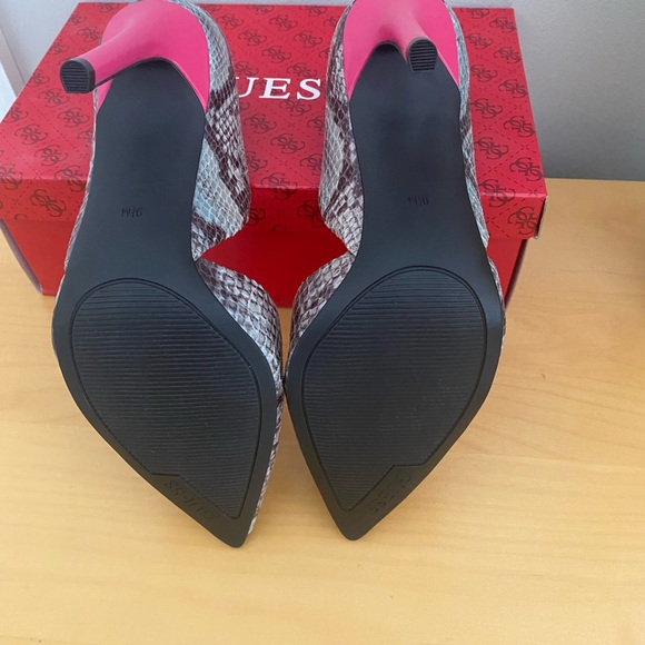 Guess snake print shoes brand new size 9.5 - Picture 2 of 3